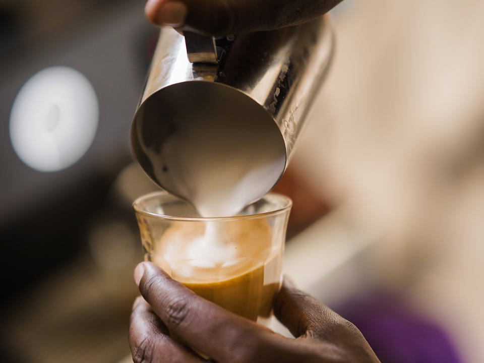 Espresso sendo preparado
